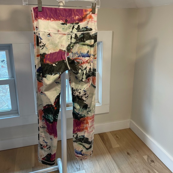 Lululemon Abstract Leggings, Size Small (missing tag) - Picture 2 of 7